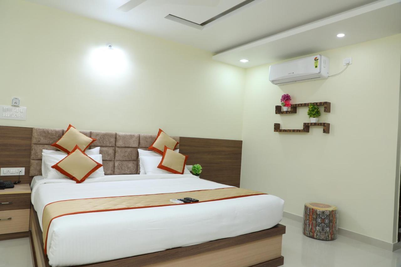 Hotel 8Th Mile Suites 벵갈루루 외부 사진