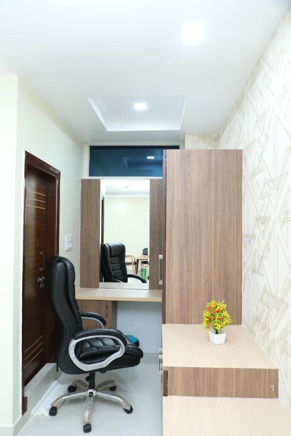 Hotel 8Th Mile Suites 벵갈루루 외부 사진