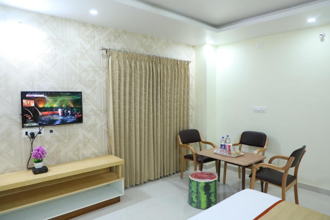 Hotel 8Th Mile Suites 벵갈루루 외부 사진