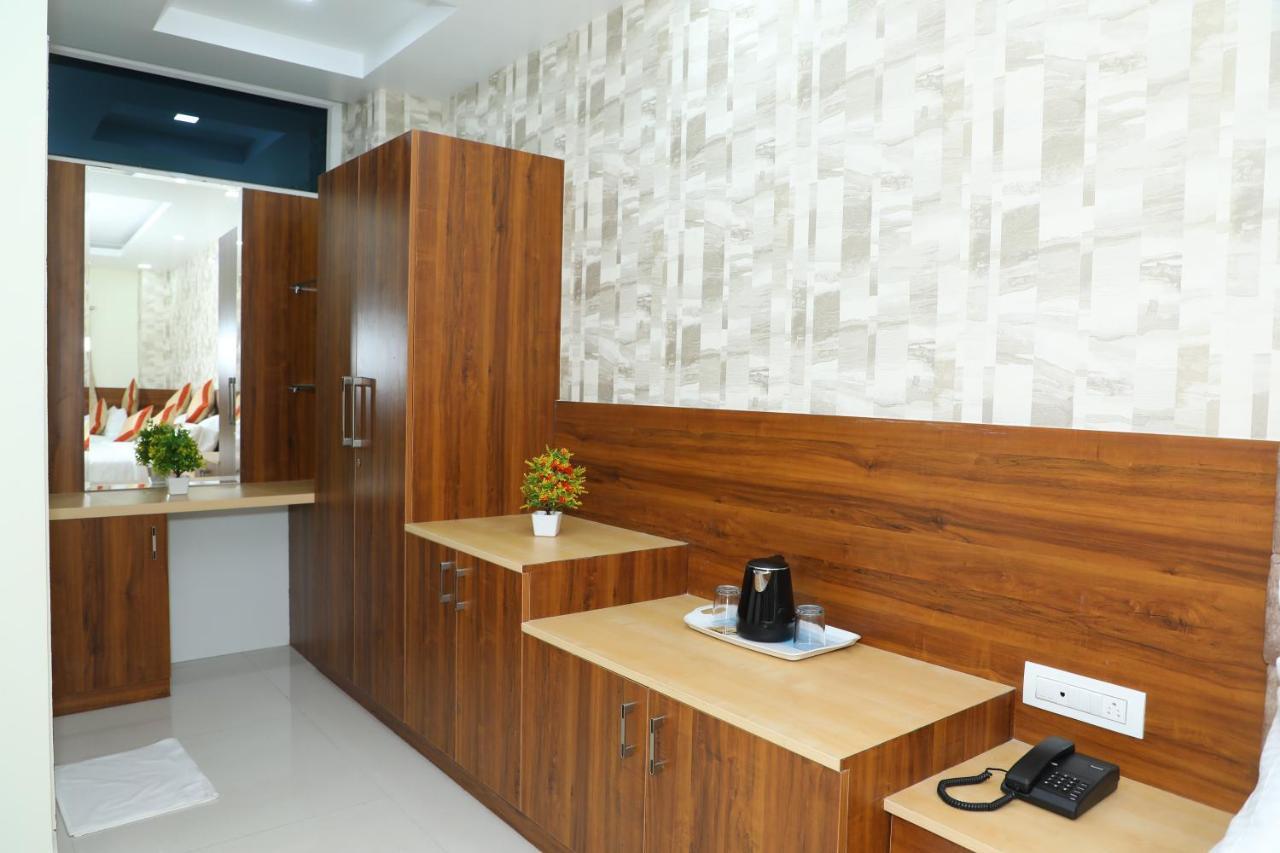 Hotel 8Th Mile Suites 벵갈루루 외부 사진